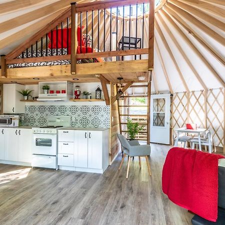 Yourtes Glamping Du Poisson Blanc Notre-Dame-du-Laus Eksteriør billede