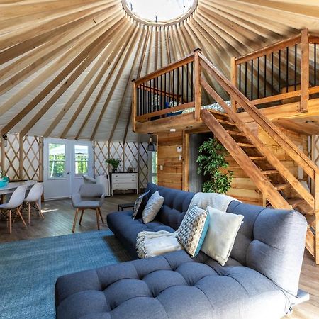 Yourtes Glamping Du Poisson Blanc Notre-Dame-du-Laus Eksteriør billede