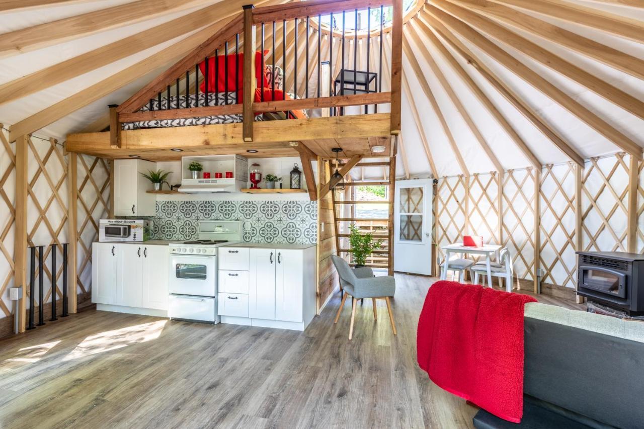 Yourtes Glamping Du Poisson Blanc Notre-Dame-du-Laus Eksteriør billede