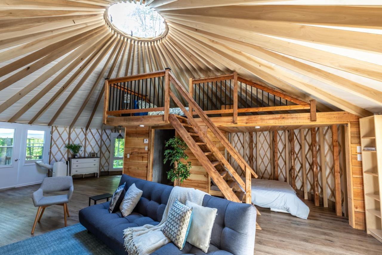 Yourtes Glamping Du Poisson Blanc Notre-Dame-du-Laus Eksteriør billede