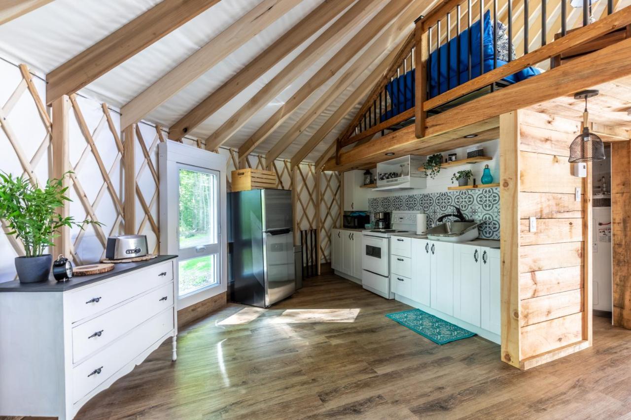 Yourtes Glamping Du Poisson Blanc Notre-Dame-du-Laus Eksteriør billede