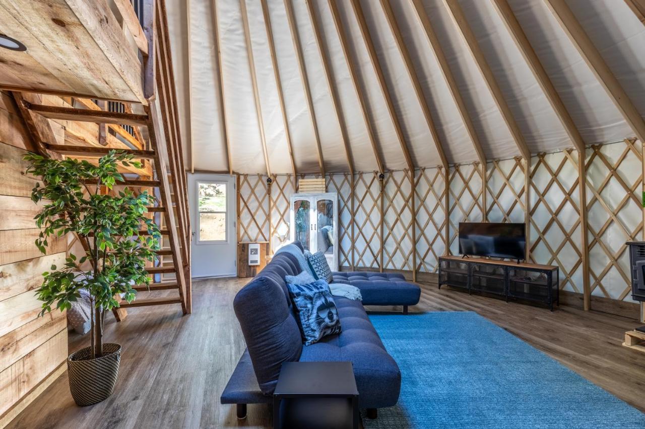 Yourtes Glamping Du Poisson Blanc Notre-Dame-du-Laus Eksteriør billede