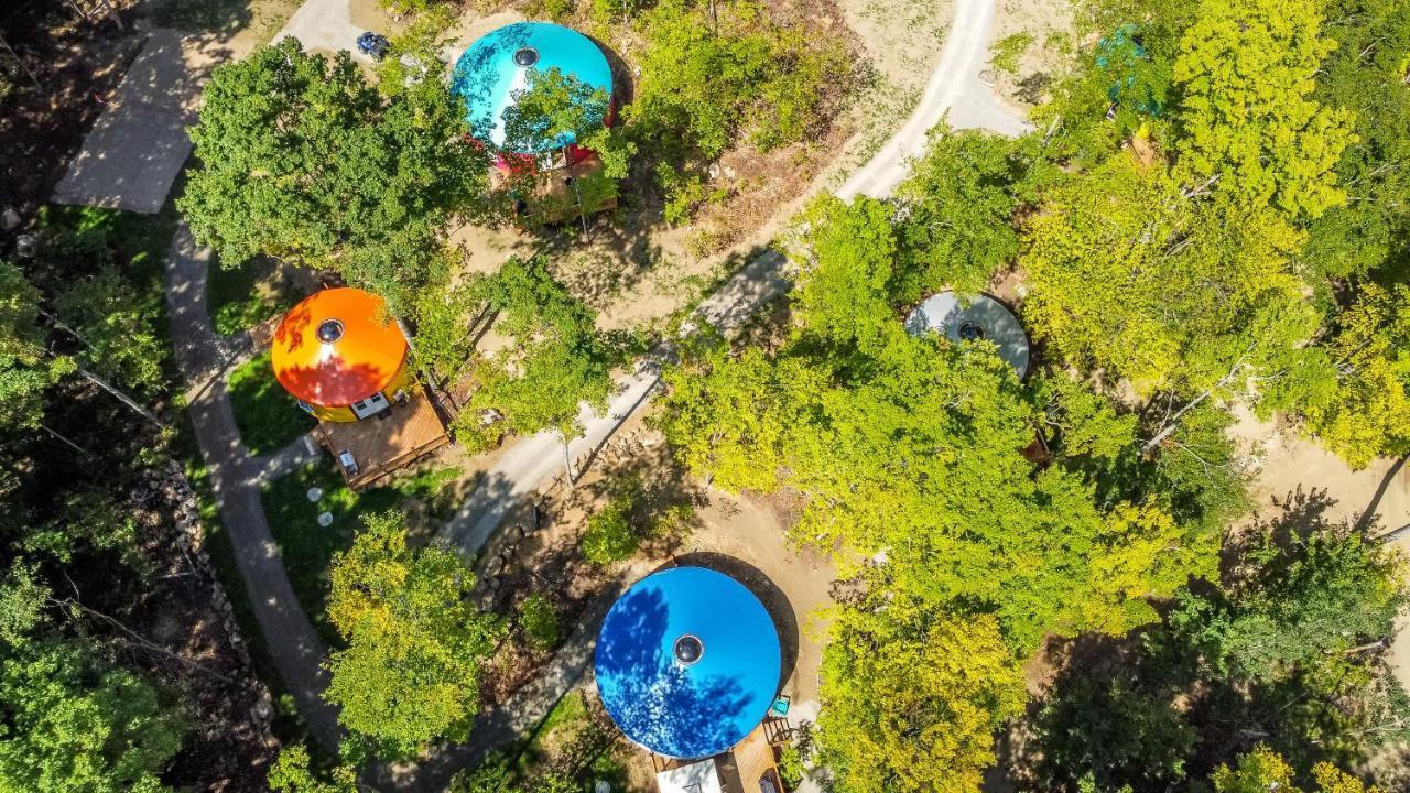 Yourtes Glamping Du Poisson Blanc Notre-Dame-du-Laus Eksteriør billede