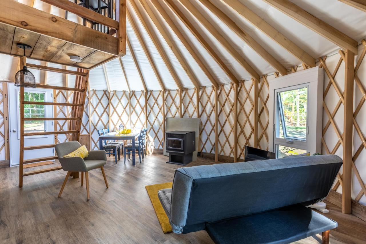 Yourtes Glamping Du Poisson Blanc Notre-Dame-du-Laus Eksteriør billede