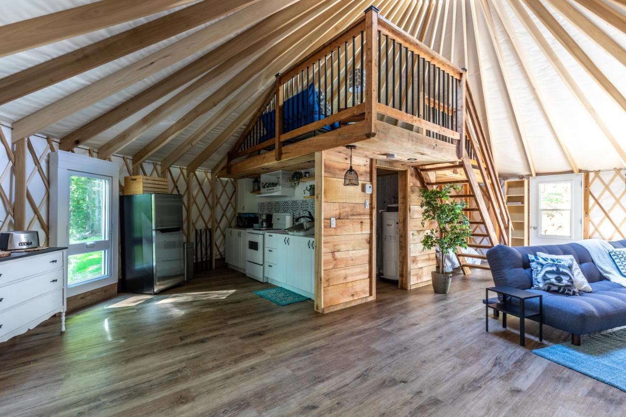 Yourtes Glamping Du Poisson Blanc Notre-Dame-du-Laus Eksteriør billede