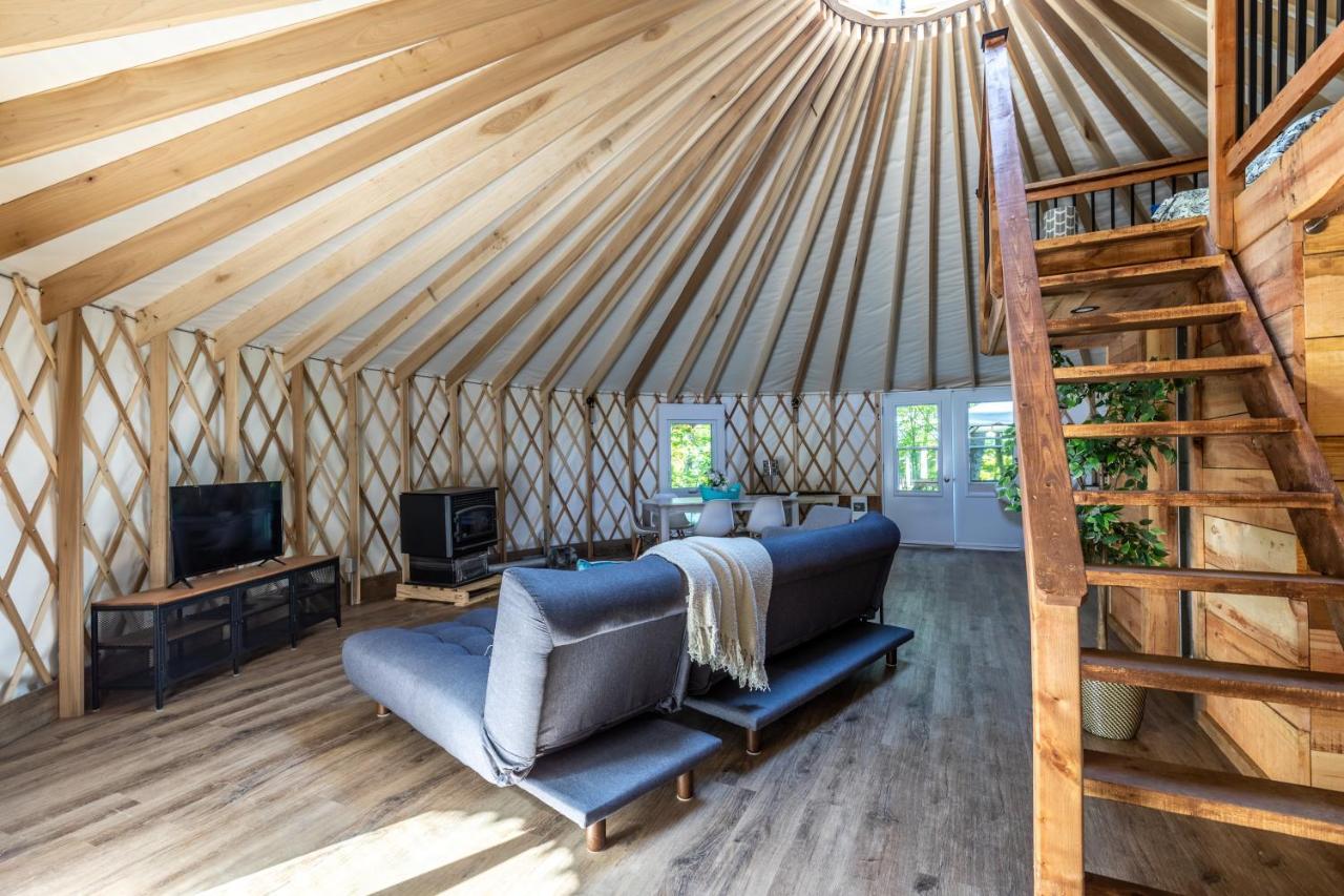 Yourtes Glamping Du Poisson Blanc Notre-Dame-du-Laus Eksteriør billede